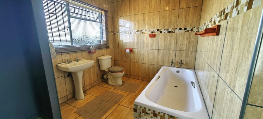 3 Bedroom Property for Sale in Miederpark North West